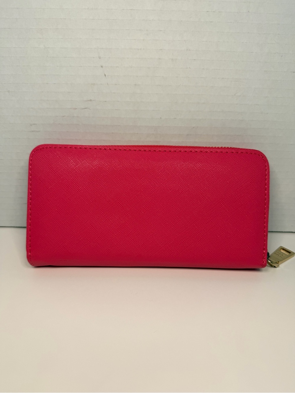 Authentic PRADA Peonia Pink Saffiano Leather Zip
Wallet New - Picture 3 of 7